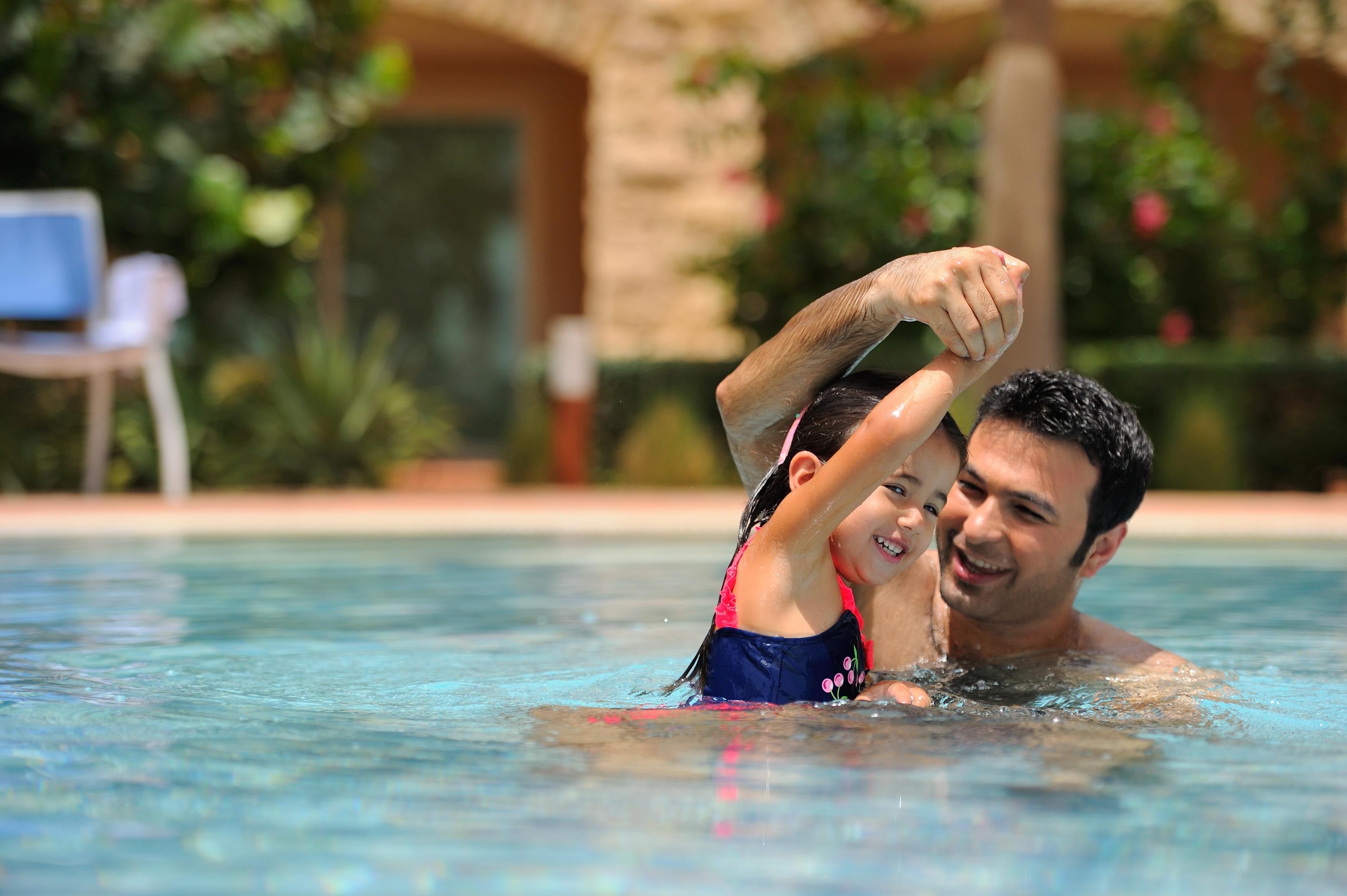 Moevenpick Hotel & Resort Al Bida'A Salmiya Exteriér fotografie Swimming
