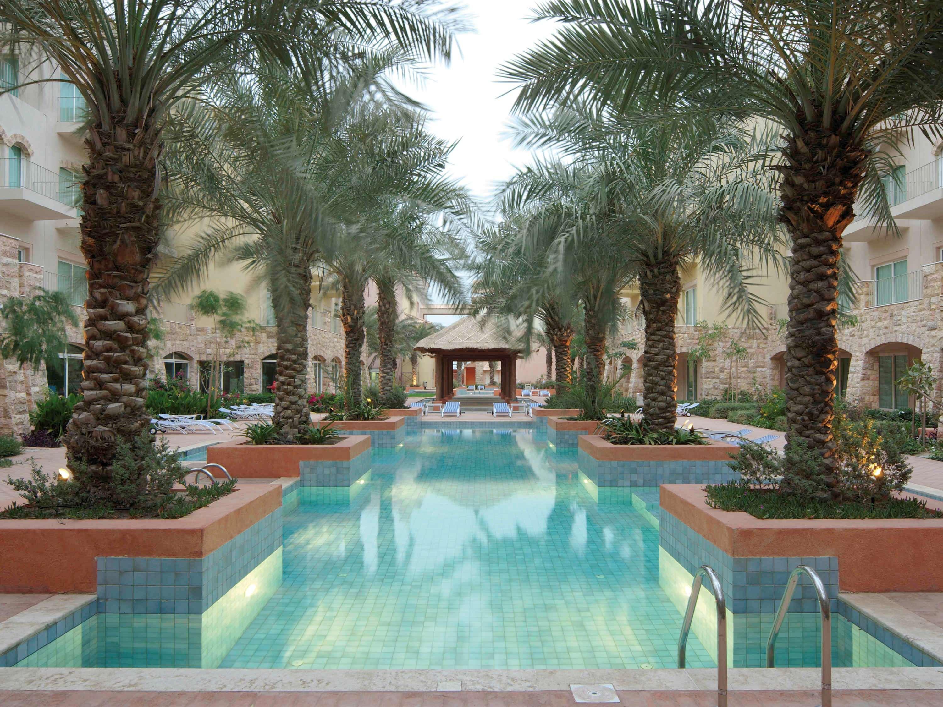 Moevenpick Hotel & Resort Al Bida'A Salmiya Exteriér fotografie The pool at the Ritz-Carlton, Dubai