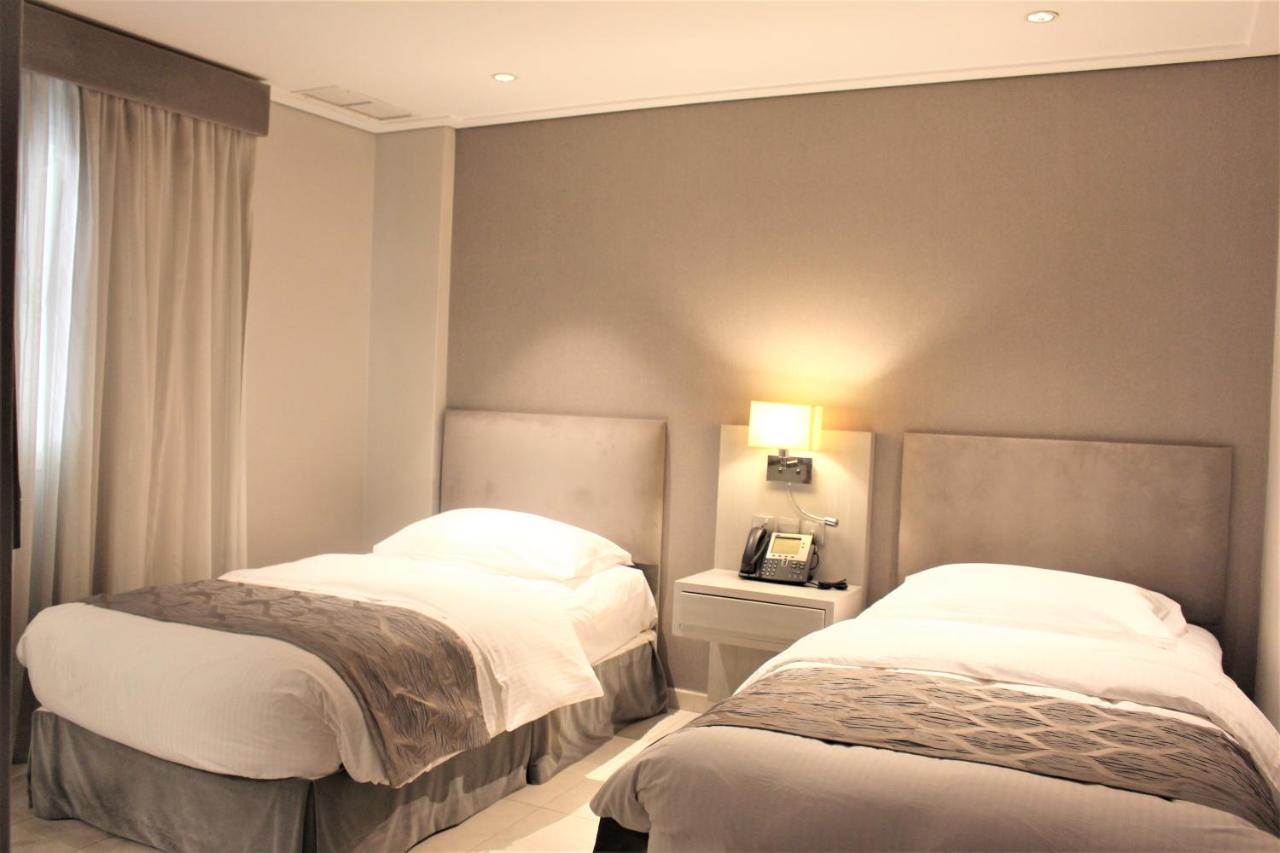 Moevenpick Hotel & Resort Al Bida'A Salmiya Exteriér fotografie A room at the hotel