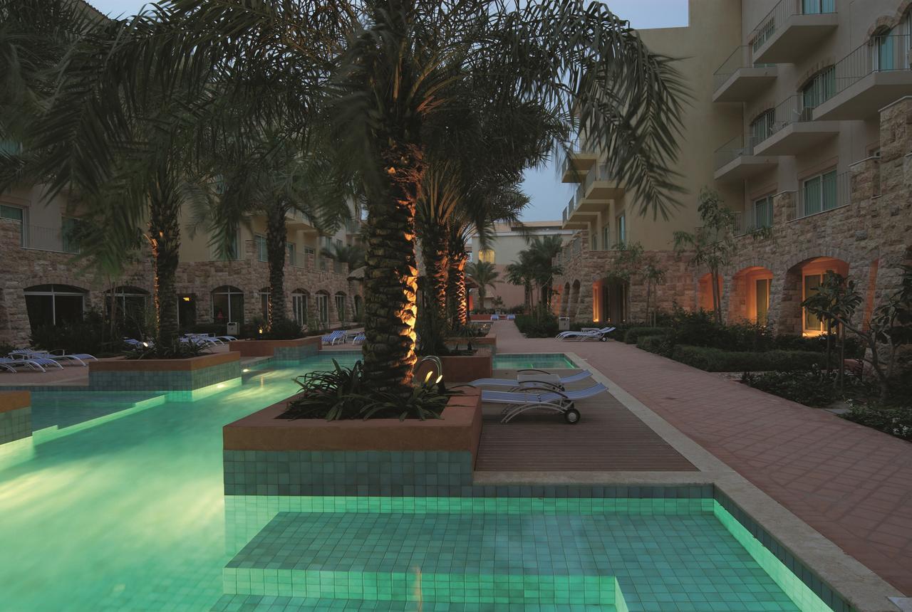 Moevenpick Hotel & Resort Al Bida'A Salmiya Pokoj fotografie The pool at the hotel
