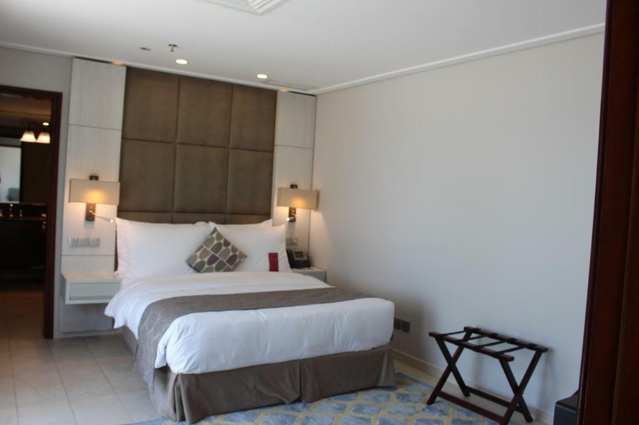 Moevenpick Hotel & Resort Al Bida'A Salmiya Exteriér fotografie A bedroom at the hotel